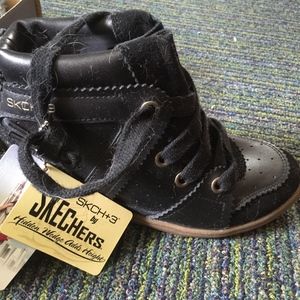 SKCH Plus 3 Melodies Wedge Sneakers